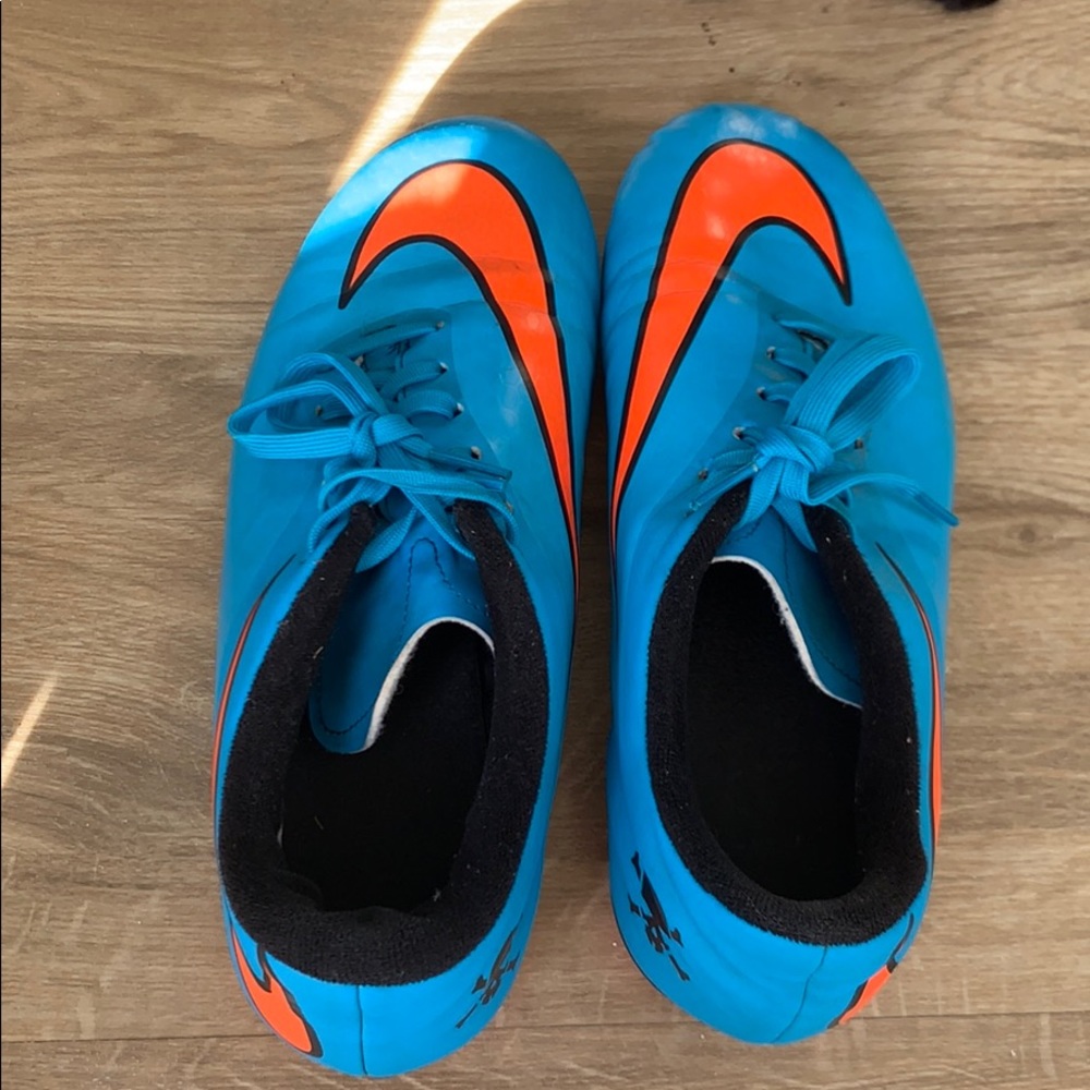 Women’s soccer cleats